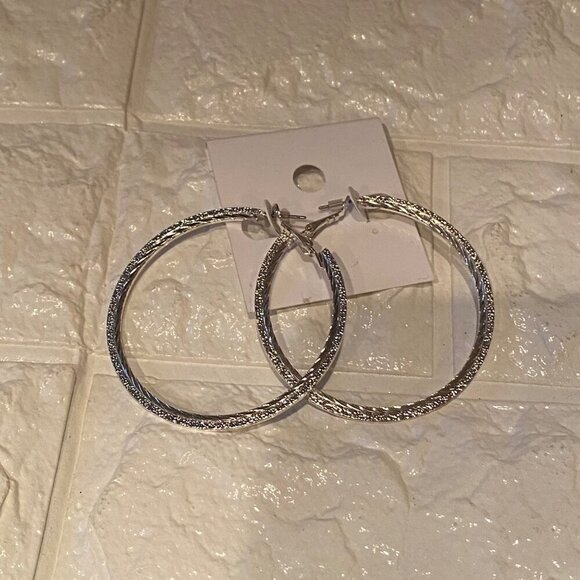 Fashion Jewelry Large Hoop Earrings Women’s Sliver Tone Costume Round 2in - Picture 9 of 9